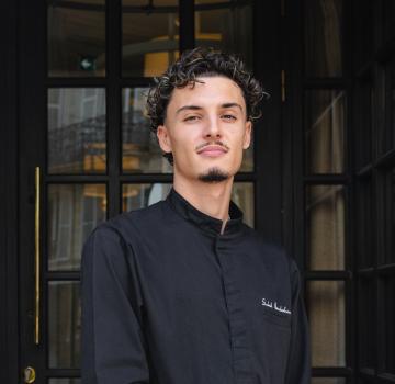 L'ART DE L'EXCELLENCE CULINAIRE : PORTRAIT DE SINBAD, DEMI-CHEF DE PARTIE AU BAYADÈRE